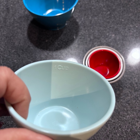 This is a Rachael Ray Melamine 5-piece Nesting Measuring Cup set. - Picture 5 of 8